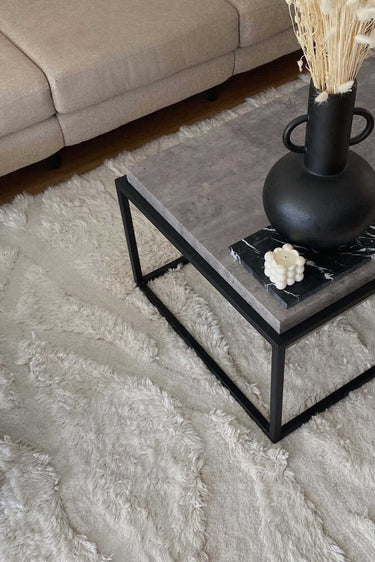 Alfombra de lana marfil de 170 × 240 cm en comedor