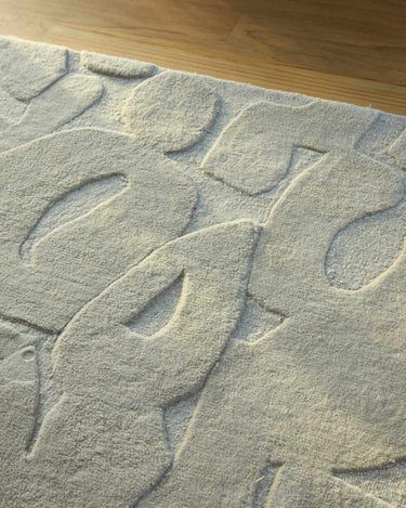 Alfombra de Gabrielle Paris, silueta y acabado de alfombra de lana marfil con efecto damero