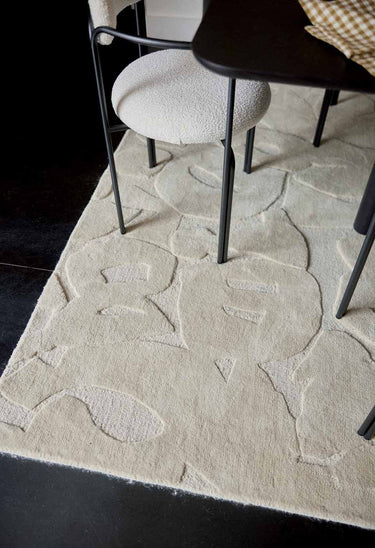 silueta general de alfombra de lana marfil con efecto damero de Gabrielle Paris