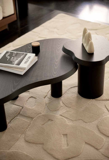 volumen y estructura de alfombra de lana marfil con efecto damero de Gabrielle Paris