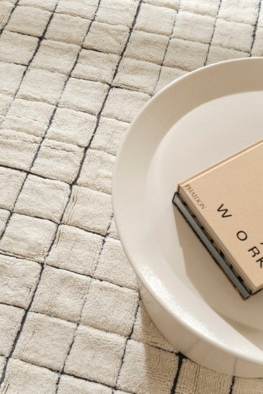 Alfombra de lana natural para salón de estilo orgánico