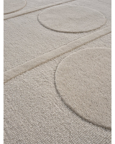 Alfombra de lana tono tiza Orb Alliance Linie Design vista completa con formas redondeadas en relieve