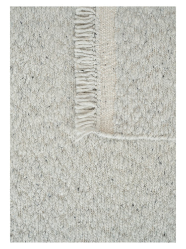 Alfombra de lana trenzada Blonde Maze de Linie Design, detalle del borde con flecos claros