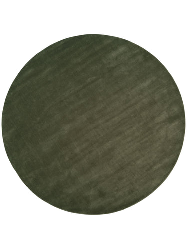 Alfombra de lana verde musgo con bordes bouclé Halo Cloud de Linie Design, vista completa circular