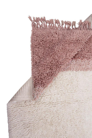 Textura artesanal de una alfombra lavable de lana multicolor