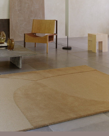 Alfombra mostaza Split Plains en ambiente contemporáneo