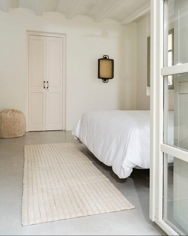 Alfombra rectangular de lana natural y concha de 80 × 230 cm para pasillo