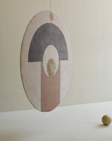 Alfombra redonda de lana bicolor con diseño de orbe eterno Eternal Orb Linie Design en ambiente