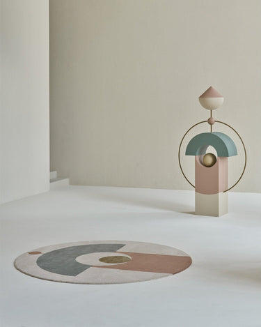 Alfombra redonda de lana bicolor Eternal Orb Linie Design vista completa con diseño de orbe eterno
