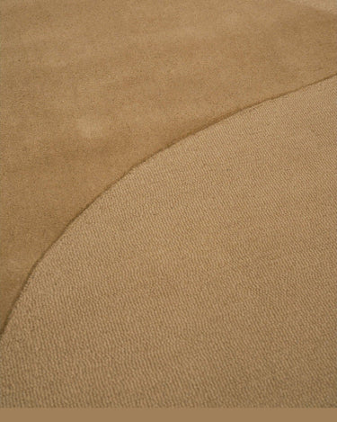 Alfombra Split Plains mostaza para salón moderno