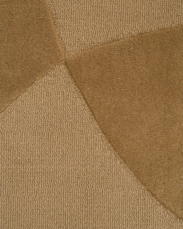 Alfombra Split Plains mostaza con textura geométrica
