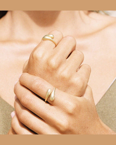 Détail de la bague plaquée or 24 carats