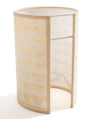 Aplique Joséphine B. Triangle blanco · 12,5 × 18 cm de Le Monde Sauvage, vista trasera con estructura interior visible