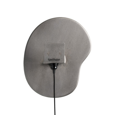 Proporciones de aplique de pared de aluminio reciclado gris de Tine K Home