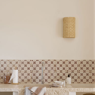 Aplique de pared de rafia natural de Tine K Home