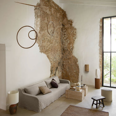 Proporciones de aplique de pared de rafia natural de Tine K Home