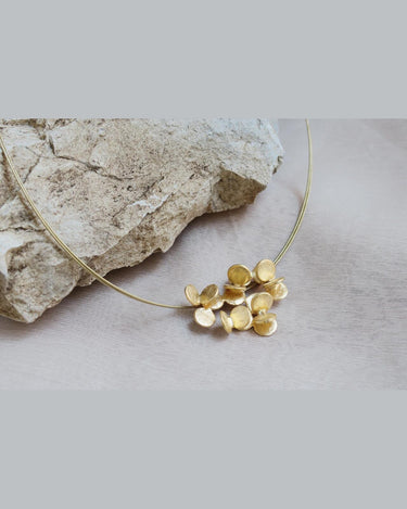 Gargantilla dorada Arai