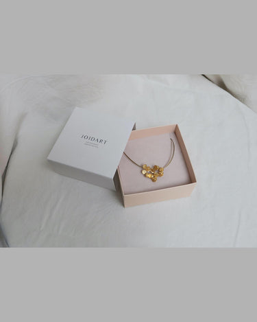 Gargantilla dorada Arai