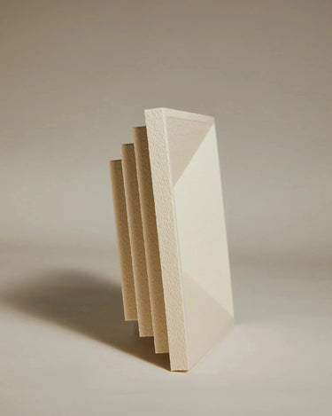 Detalle de cuenco blanco Bau Argot Studio