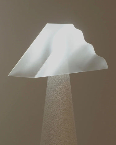 Lámpara de mesa blanca de estilo posmoderno