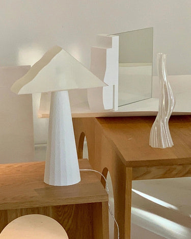 Lámpara de diseño posmoderno vista lateral