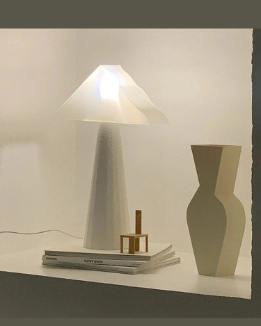 Lámpara blanca decorativa para mesa