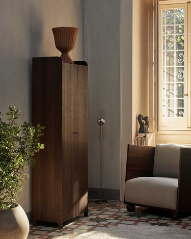 Armario Alto de Sillón en Roble Oscuro - Diseño Elegante y Funcional