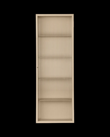 Vista frontal del armario de baño beige de Ferm Living