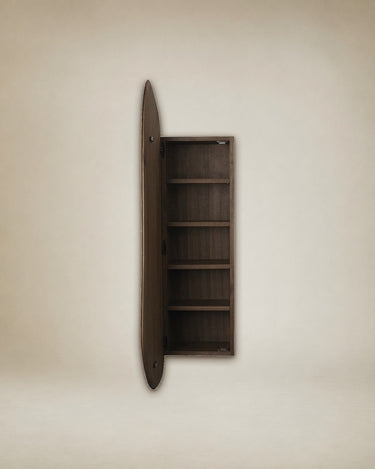 Armario de pared con puerta y baldas