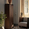 Armario alto Sill de roble oscuro de Ferm Living
