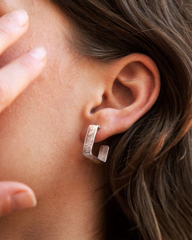 Pendientes Aros Rectangulares Plata Brillante LIGNIS Joyería Artesanal Mediterránea para Mujer