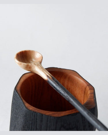 Detalle de la cuchara del azucarero Yana