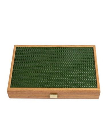Estuche cerrado con panel tejido verde y marco de madera.