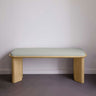 Banco de Gabrielle Paris, silueta y acabado de banco de madera natural
