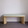 Banco de Gabrielle Paris, silueta y acabado de banco de madera natural