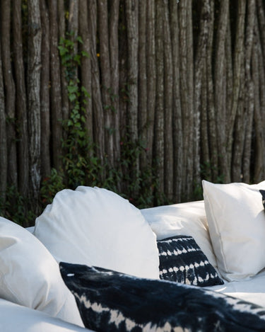 https://bedandphilosophy.com/wp-content/uploads/2022/05/blanc-outdoor-3.jpg