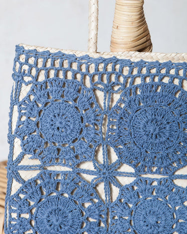 Bolsos de macramé mostaza vistos en detalle