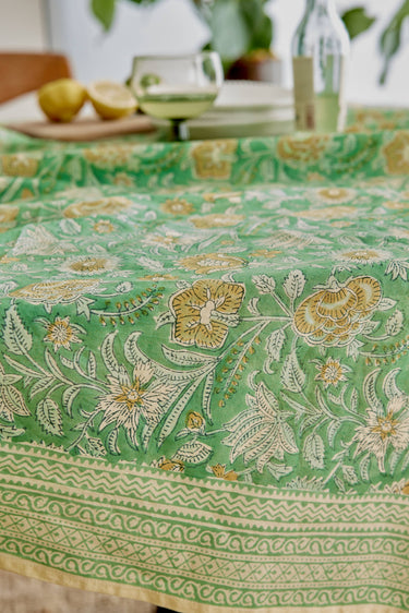 Detalle de estampado en mantel Jaipur verde block print