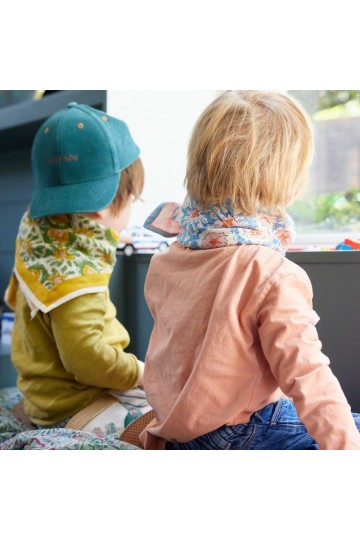 Pañuelo infantil curry con mochila Bonheur du Jour