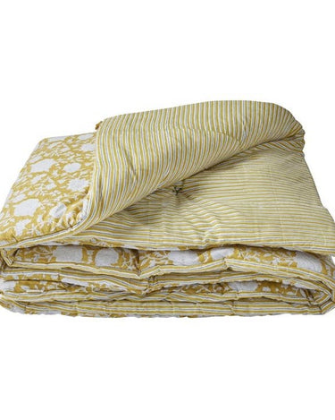 Topper de sofá reversible con reverso a rayas y borlas
