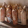 Botellas de barro antiguas decorativas