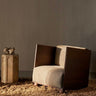 Butaca con brazos de madera Ferm Living