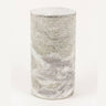Vista principal completa de caja decorativa de piedra blanca y latón