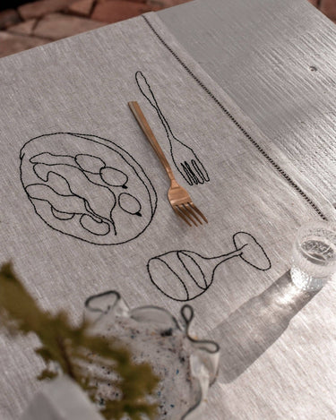 Camino de mesa lino orgánico sobre mesa natural À bientôt