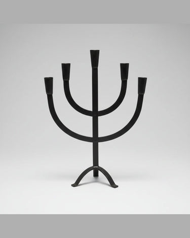 Candelabro vintage de hierro negro · vista 3