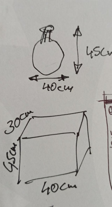 Cántaro decorativo oscuro con entramado de tiras — croquis de procedencia con medidas del cántaro