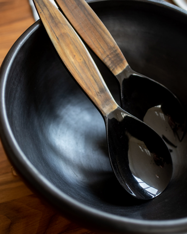 Caravane Souba serving utensils with natural horn handles