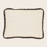 Funda de cojín Khadi blanca Caravane en ambiente decorativo