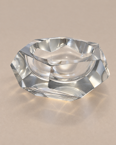 Cenicero de cristal de Murano facetado con cavidad circular, segunda vista oblicua