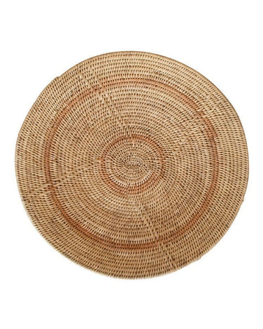 Detalle de cesta Makenge africana tejida a mano